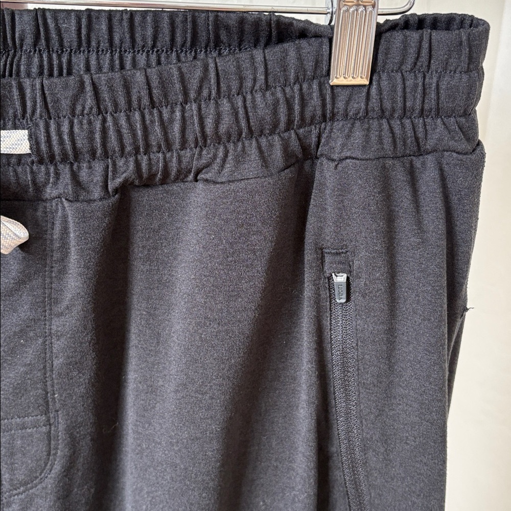Men’s Vuori joggers. - Picture 3 of 12